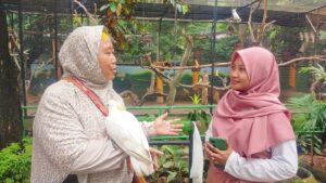 Lintang Ratri Sunarwidhi kerudung putih saat bersama team siagakota.net