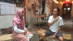 Gepeng kanan berbaju putih bersama team siagakota.net