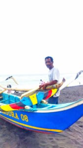 Agus, nelayan samodra pantai watu pecak