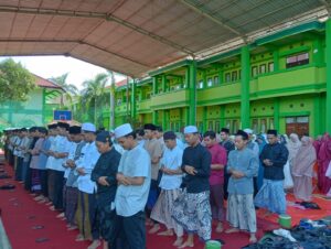 Kegiatan sholat duha bersama Siswa- Siswi MAN 1 Pasuruan