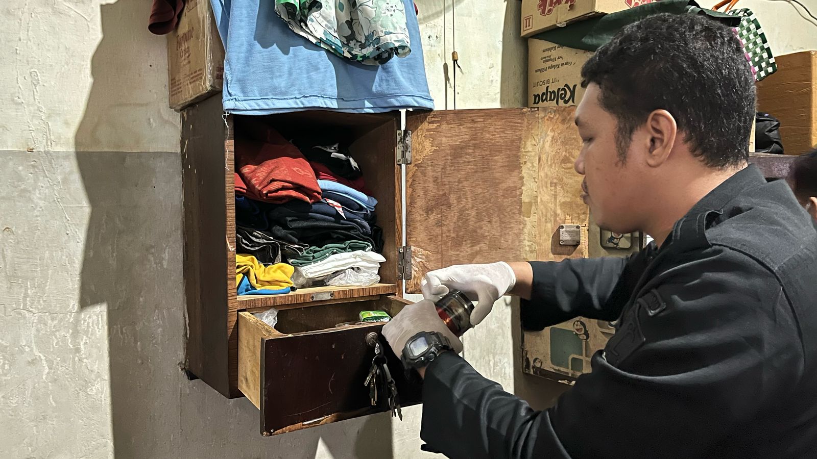 Perkuat Keamanan dan Ketertiban, Lapas Sidoarjo Gelar Razia Blok A
