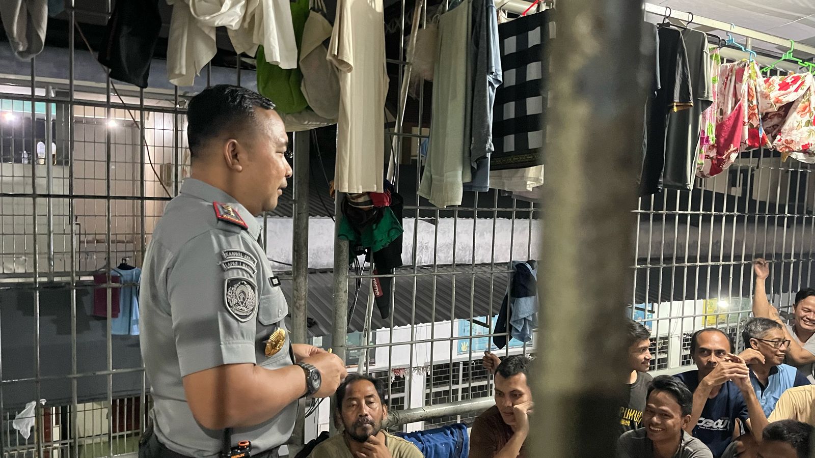 Cegah dan Berantas Halinar, Lapas Sidoarjo Gelar Razia