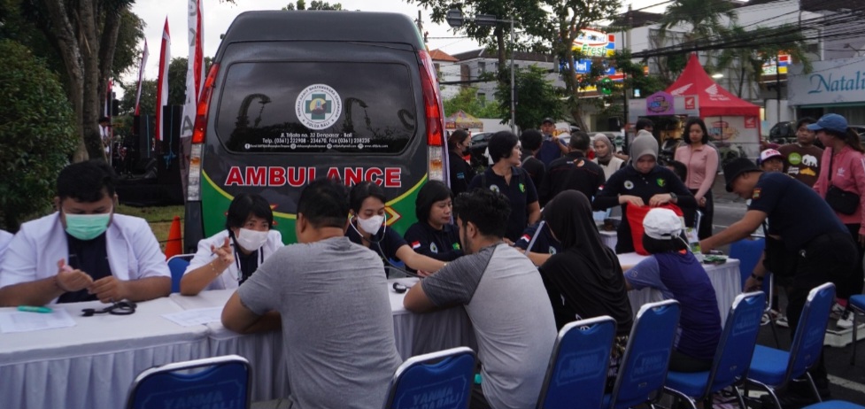 Bakti Kesehatan di Car Free Day Renon Sambut HUT Bhayangkara ke-79