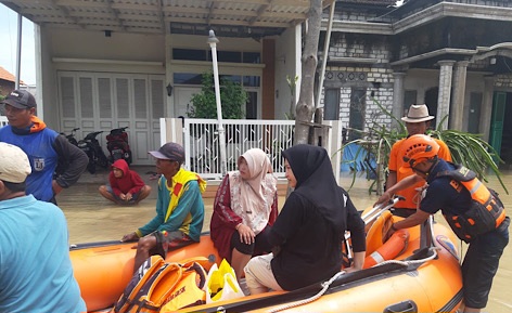Luapan Sungai Kali Lamong Akibatkan Ratusan Rumah Terendam