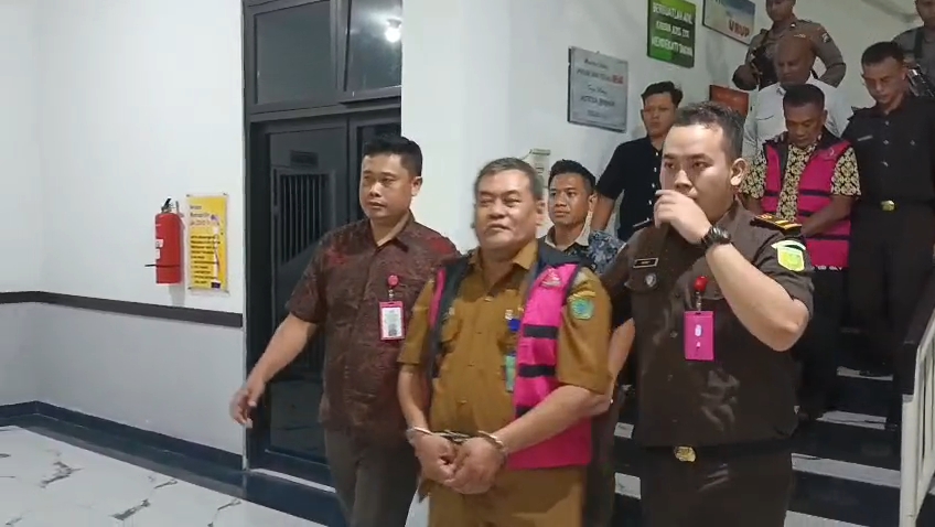 Diduga Terjerat Kasus Pidana Korupsi Kades Entalsewu di Tahan Kejari Sidoarjo