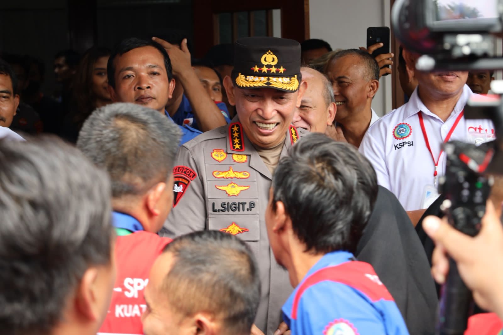 Polri dan KSPSI Gelar Bakti Sosial