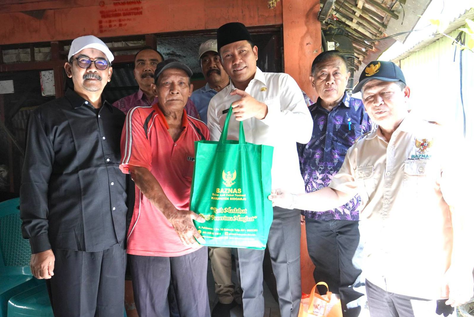 Gerak Cepat, Bupati Sidoarjo Subandi Kunjungi Rumah Tidak Layak Huni di Bluru Kidul dan Magersari