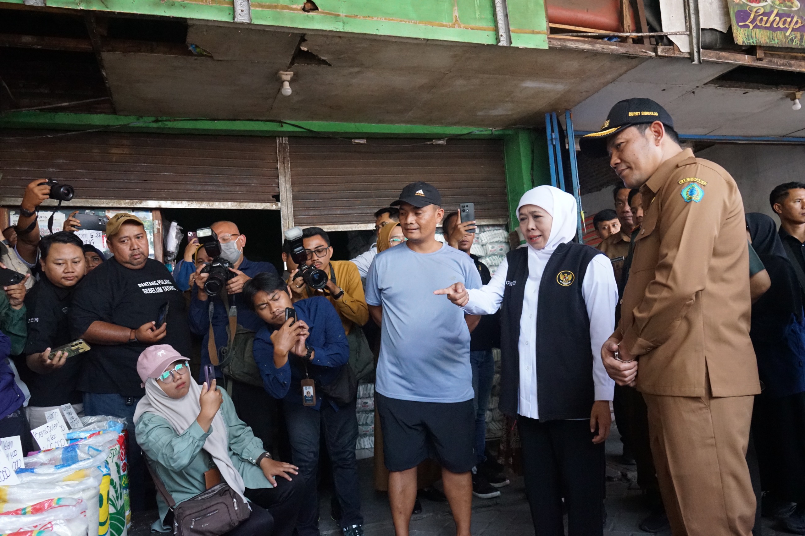 Gubernur Jatim Tinjau Distribusi Beras SPHP di Pasar Larangan Sidoarjo