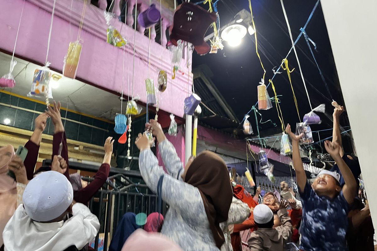 Warga Putat Jaya Surabaya Jaga Tradisi Peringatan Maulid Nabi