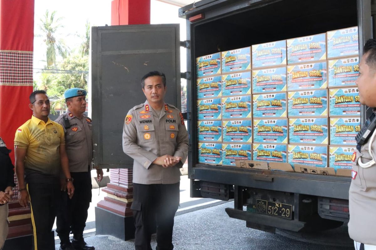 Polisi di Buleleng Kirim 300 Paket Sembako untuk Korban Banjir Bali