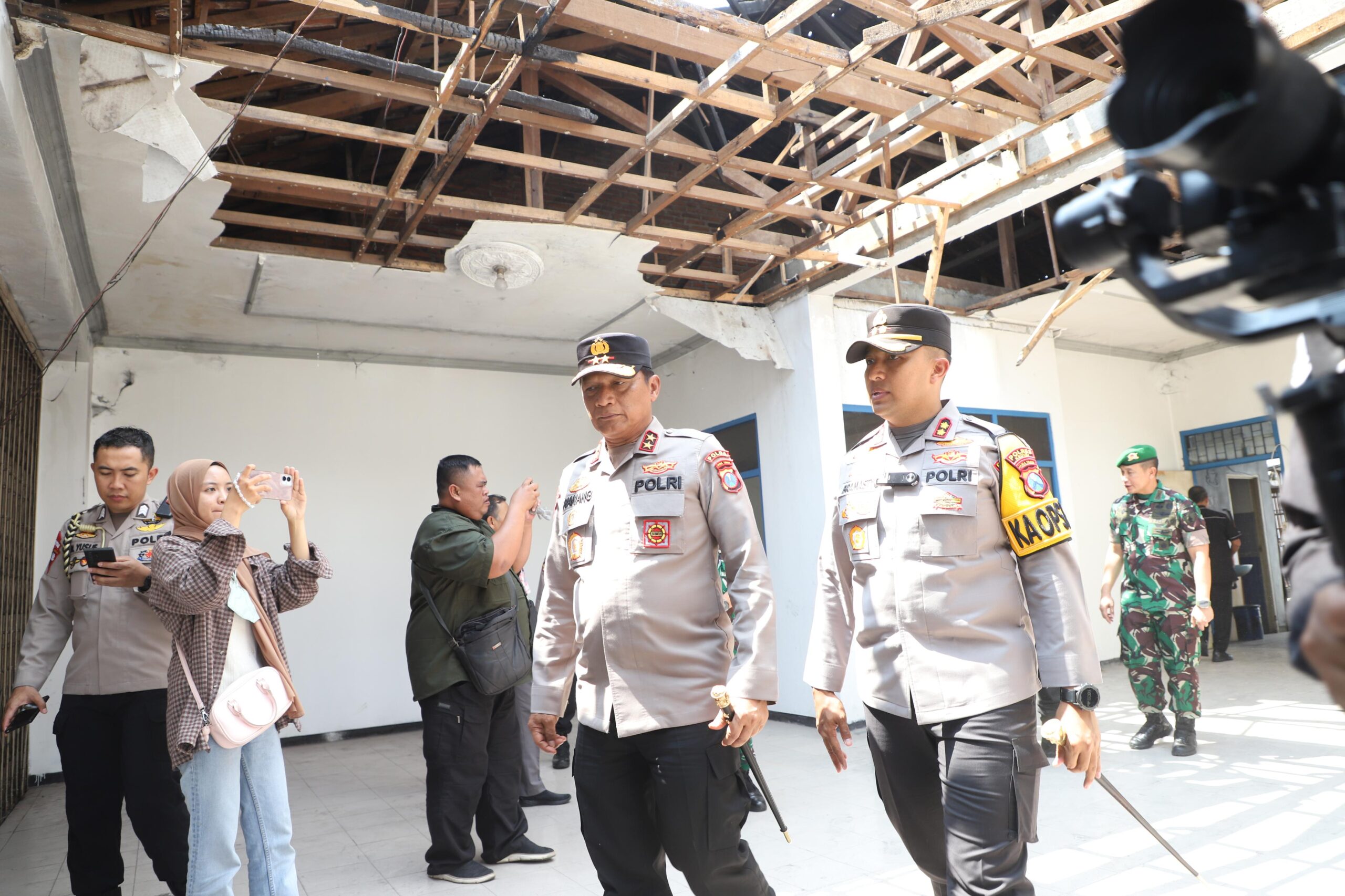 Kapolda Jatim Tinjau Titik Kerusakan di Kediri Raya