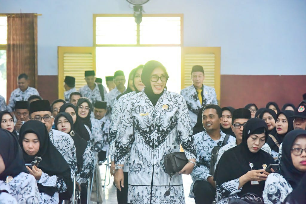 Guru Perempuan Sebagai Pendidik dan Penggerak