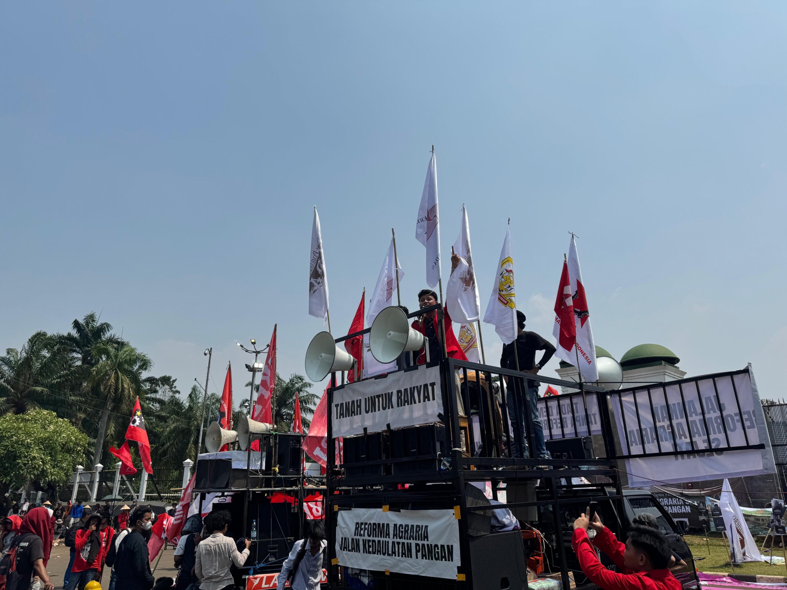 Bersama Ribuan Petani Demo di DPR, GMNI: Marhaenisme Lahir dari Petani