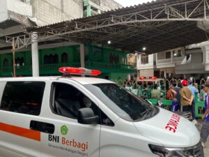 Ambulance saat proses evakuasi korban
