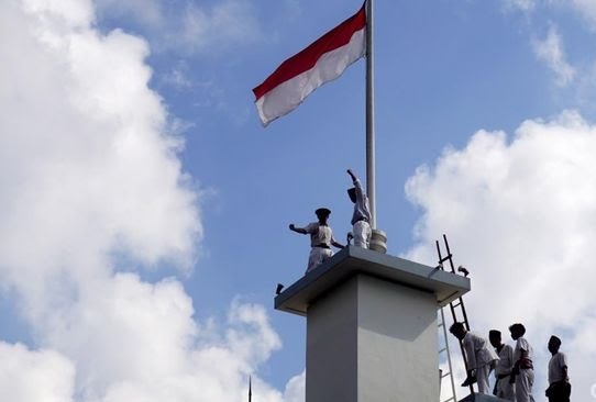 Dramatis! Pertunjukan Detik-detik Perobekan Bendera Belanda di Hotel Yamato