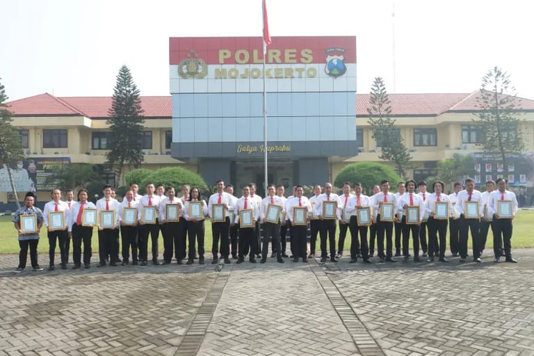 Ungkap Kasus Mutilasi Pacet, Polres Mojokerto Beri Penghargaan Tim K-9, Satreskrim, dan Warga 
