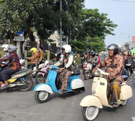 Motoran Klasik Warnai Hari Santri ke-10, Santri dan Polresta Sidoarjo Sinergi Wujudkan Tertib Lalu Lintas