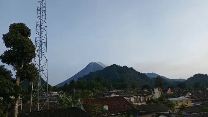 Aktivitas Gunung Merapi Masih Tinggi, Warga Diminta Waspadai Guguran Lava dan Awan Panas