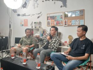 (kiri)Rehal Lair Prias S. selaku Festival President, dan (tengah)Raditya Dhito sebagai Festival Manager