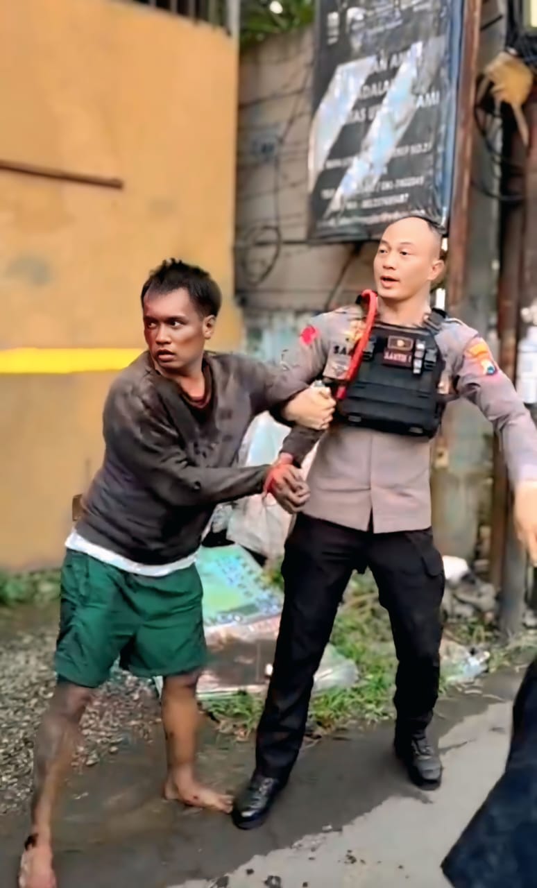 Pelaku Curanmor tertangkap babak belur di hajar Massa