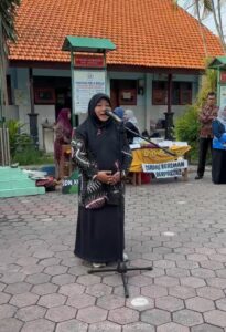 Kepala SDN Kedensari 2   Rochmatul Ira