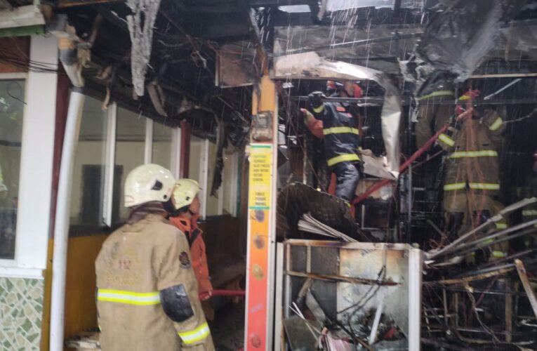 Stand Toko Permata di Jalan Kayoon Surabaya Terbakar, Diduga Akibat Korsleting Listrik