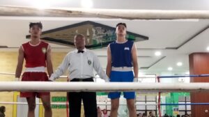 Wasit Khamid saat memimpin tanding tinju amatir di Piala Bupati 2026 di Jember