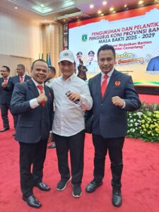 Tlgcari Brita ini Ketua Umum ROC (OSAKA RADIO COMMUNITY ) Hika T.A Putra, S.H, S.E, Ak, CMd, CPs, CAIA . dilantik menjadi pengurus KONI Banten, bidang Bidang Hukum dan Advokasi