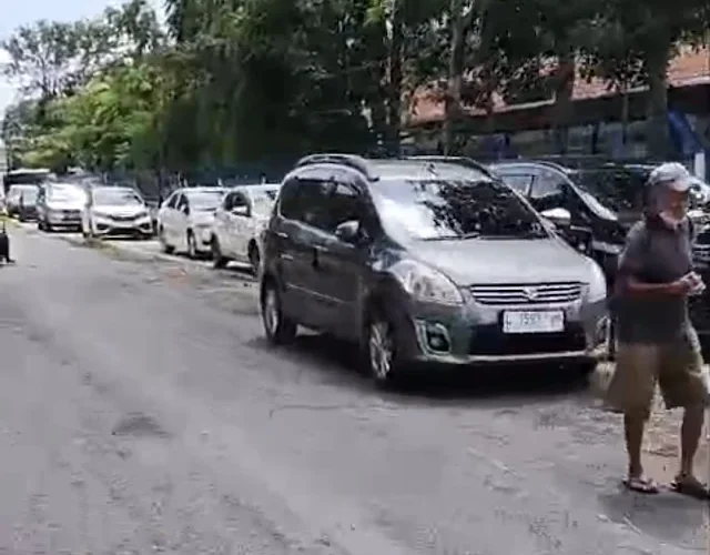 Dugaan Parkir Liar dan Pungli di Jalan Parang Kusumo Surabaya, Lurah Tegaskan Tak Ada Izin
