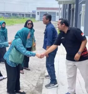 Kedatangan rombongan disambut langsung oleh owner Pentol Boska Eko Febriyanto