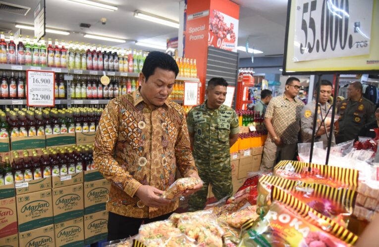 Bupati Sidoarjo Sidak Pusat Perbelanjaan, Pastikan Stok dan Harga Sembako Stabil Jelang Lebaran