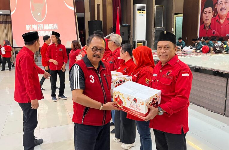 Momentum Nuzulul Qur’an, PDIP Surabaya Salurkan Ribuan Parcel Lebaran