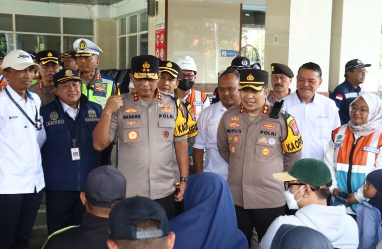 Kapolda Jatim Cek Pos Terpadu dan Pos Pam di Surabaya