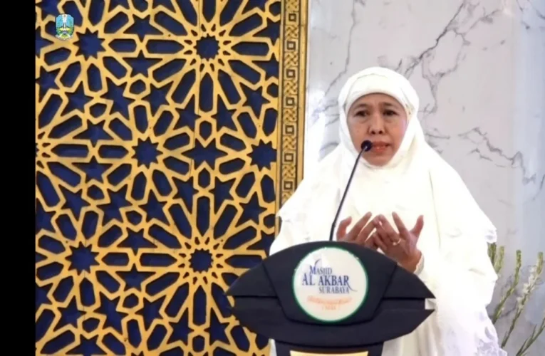 Gubernur Khofifah Sampaikan Ucapan Idulfitri 1447 H di Masjid Al Akbar Surabaya