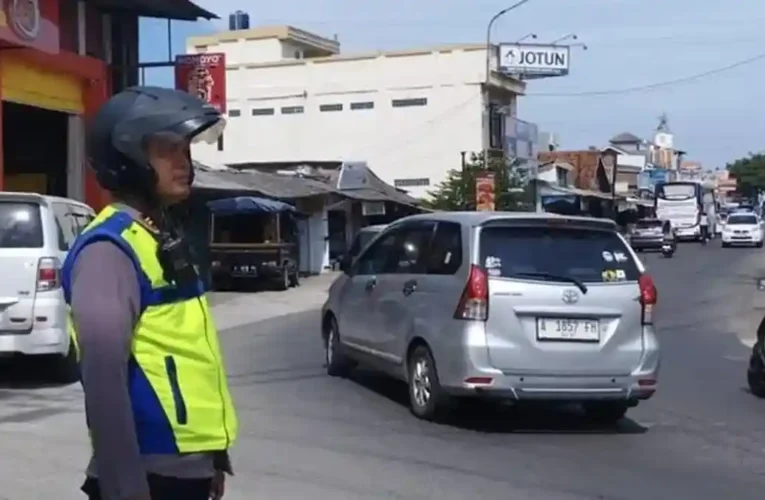 Emak-Emak Marahi Polisi di Anyer Viral, Ini Kronologi Lengkapnya