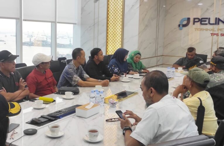 Penanaman Mangrove di Sontoh Laut Bersama Lintas Komunitas 