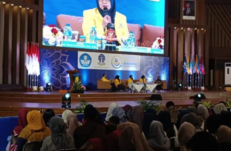 UT Surabaya Bekali 1.532 Calon Wisudawan Jadi Lulusan Siap Kerja dan Berdampak