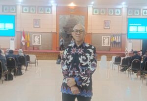 Wakil Dekan III Fakultas Ekonomi dan Bisnis UWKS, Dr. Adrianto Trimarjono, SE., MM.,