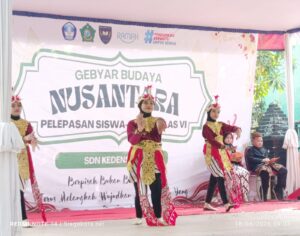 penampilan seni dan budaya Nusantara yang dibawakan para siswa