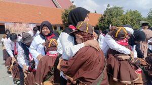 Peserta dari SD Mujahidin Surabaya