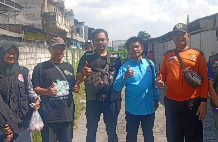 Relawan Emergency Sosial Salurkan Bantuan untuk Warga Kurang Mampu Pasca Operasi Tulang Belakang di Sidoarjo