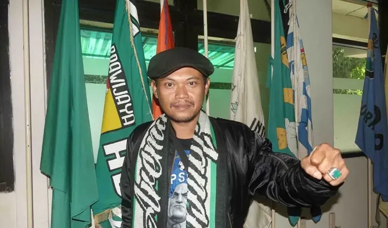 Tokoh Bonek Andie Peci Meninggal Dunia