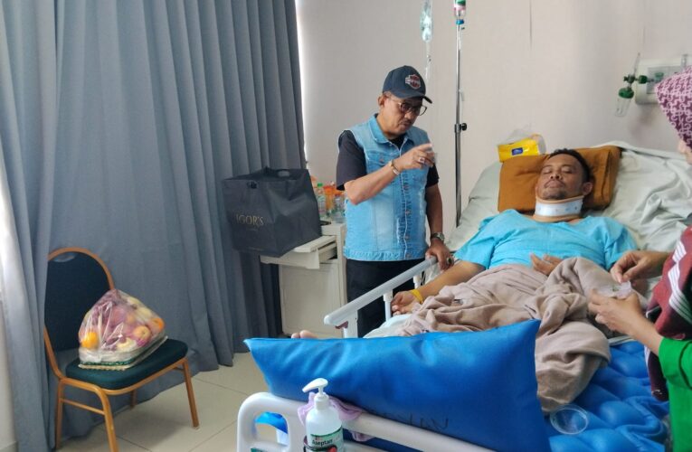 Armuji Jenguk Korban Ricuh Konser Denny Caknan di RSUD Soewandhie, Pemkot Surabaya Lakukan Evaluasi