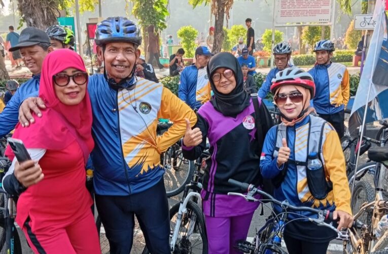World Cleanup Day di Taman Bungkul, Bersihkan Sampah Sambil Olahraga
