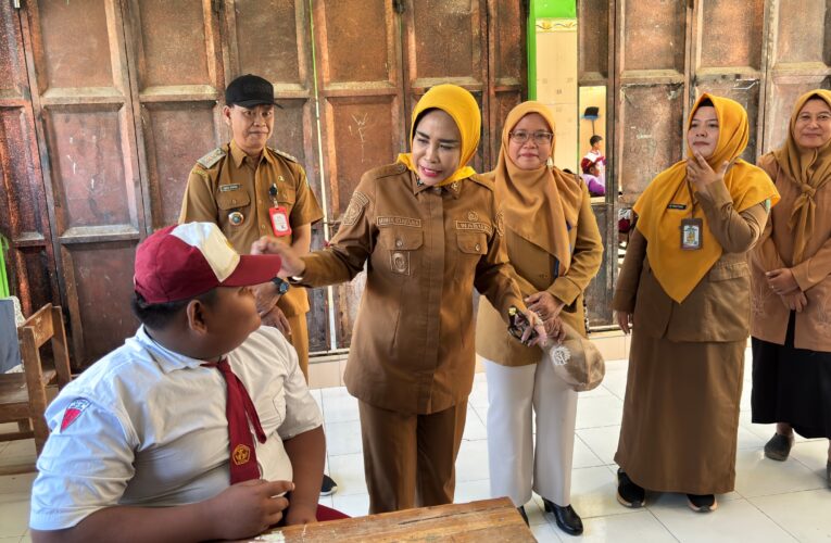 Wabup Mimik Tinjau Sekolah Terpencil di Jabon, Perbaikan Gedung dan MBG Dipercepat
