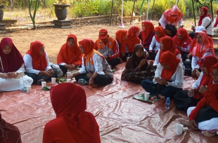 Edukasi Pengelolaan Sampah Berbasis Gotong Royong di Tingkat Warga Sumber Mata Air Ranu Sentong