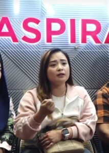 Ibu kandung DA, Agustin Arimardika atau Ayu, saat di rumah aspirasi