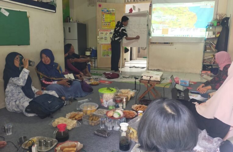 Belajar Bersama Lintas Komunitas Menyusun Kajian Risiko Bencana