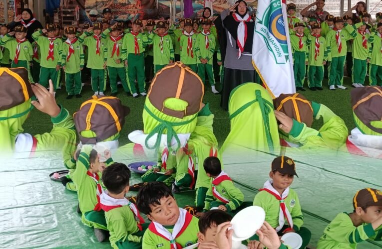 KTS Siaga SD Mujahidin Surabaya Tumbuhkan Karakter dan Raih Prestasi