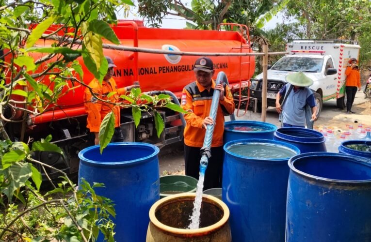 FOZ Tulungagung Salurkan Sejuta Liter Air Bersih untuk Warga Terdampak Kekeringan